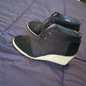Tom's desert wedges size 11 black canvas/suede